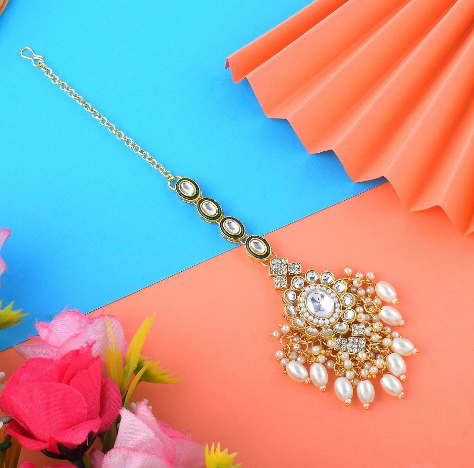 Beautiful Fashion Maang Tikka