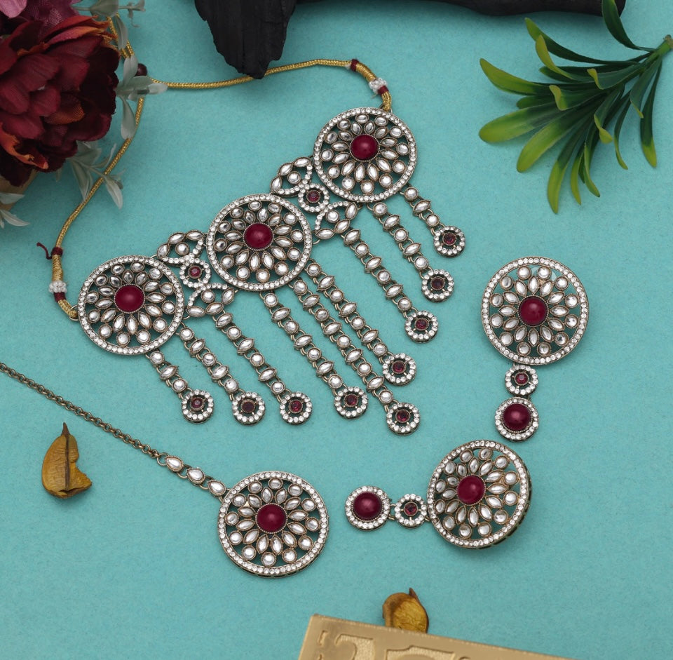 Gorgeous Choker Necklace Set