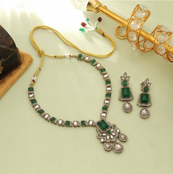 Elegant Fashion Necklace Set