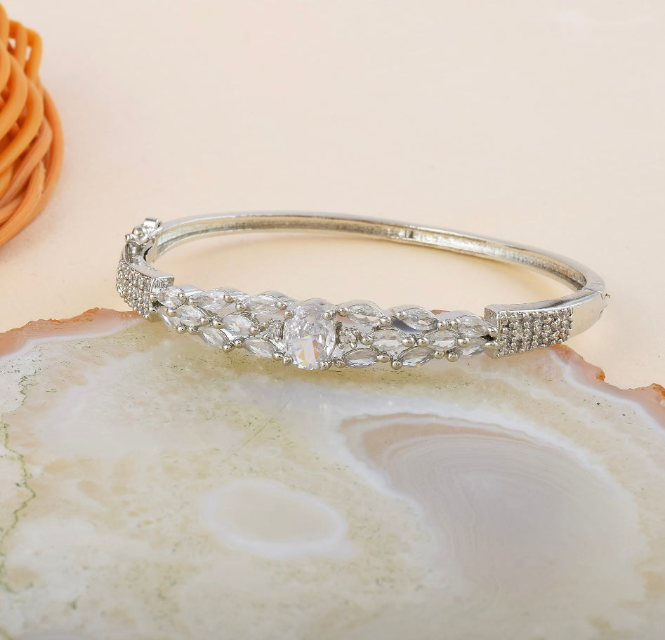 Fashion American Diamond Bracelet/Bangle