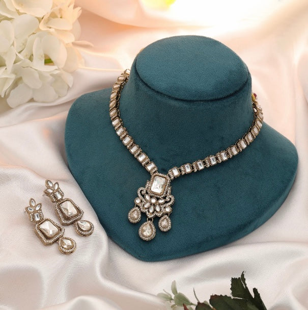 Elegant Fashion Necklace Set