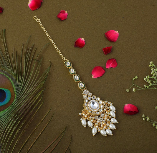 Beautiful Fashion Maang Tikka