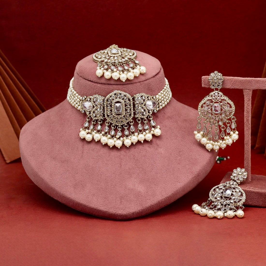 Gorgeous Choker Necklace Set