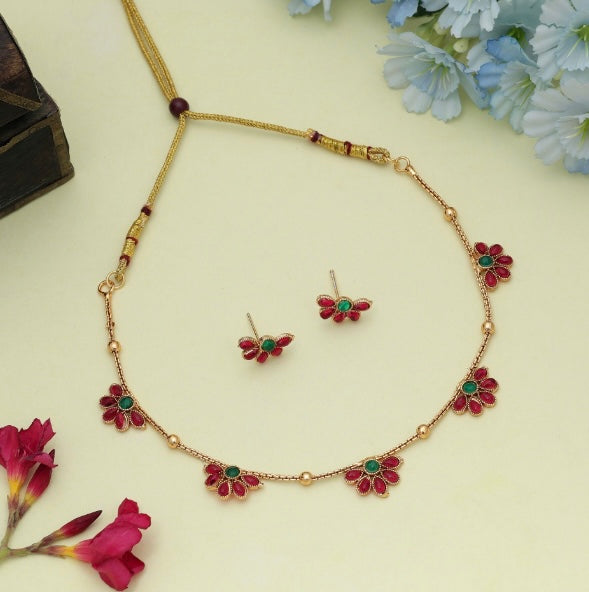 Beautiful Floral Design Necklace Set