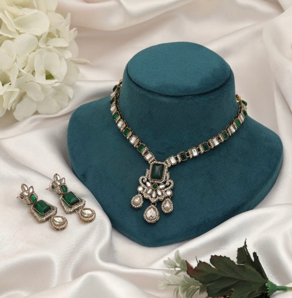 Elegant Fashion Necklace Set