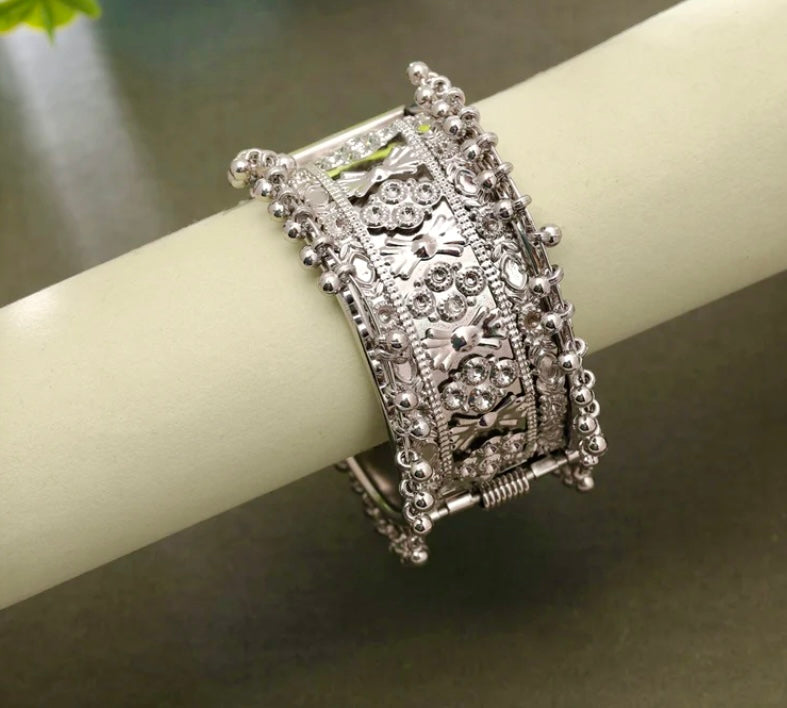 Fashion Openable Bangle / Bracelet