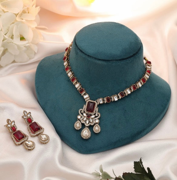 Elegant Fashion Necklace Set