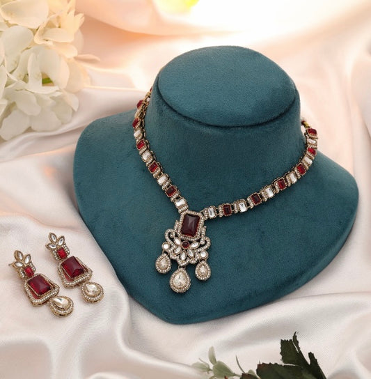 Elegant Fashion Necklace Set