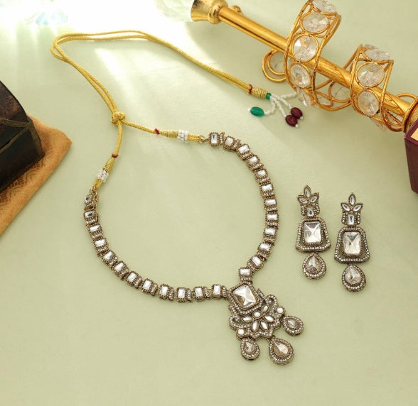 Elegant Fashion Necklace Set