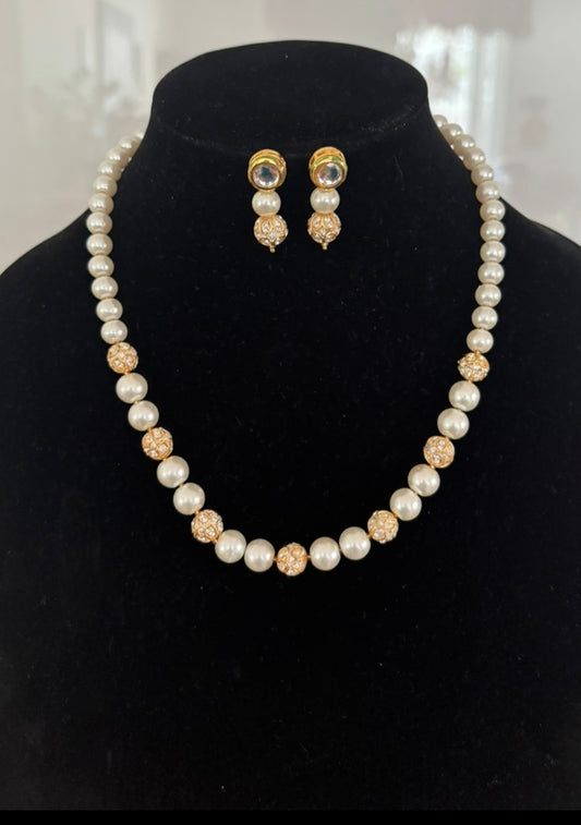 Beautiful Fashion Necklace Set